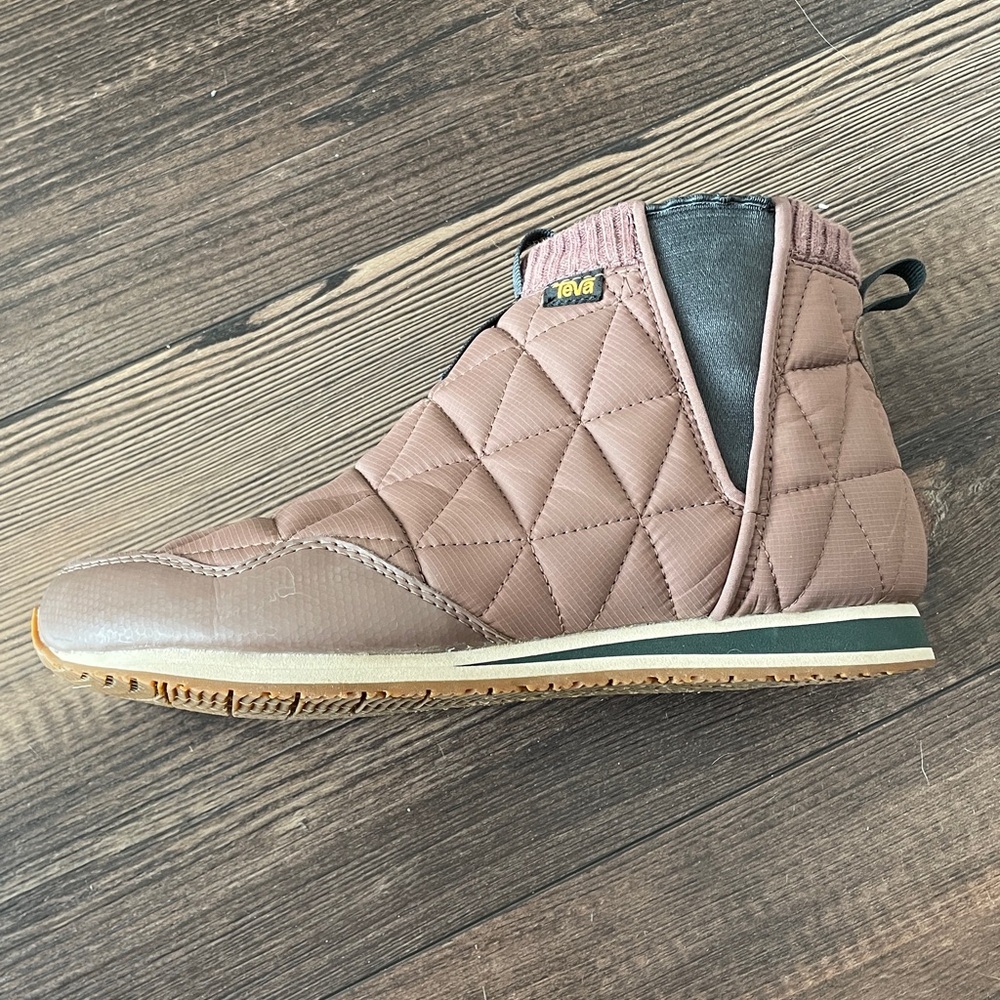 Teva ReEmber Quilted Mid Taupe Slip-On Boots Size 9 - Picture 6 of 13